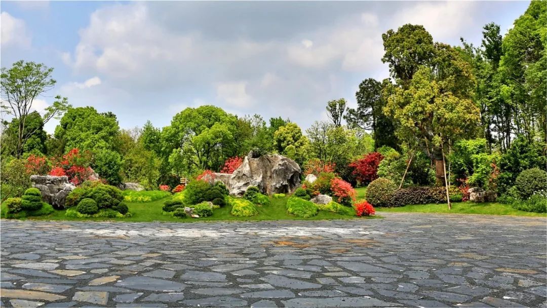 人文園林亮相首屆全國(guó)園林綠化養(yǎng)護(hù)管理產(chǎn)業(yè)峰會(huì)，共繪行業(yè)發(fā)展新藍(lán)圖